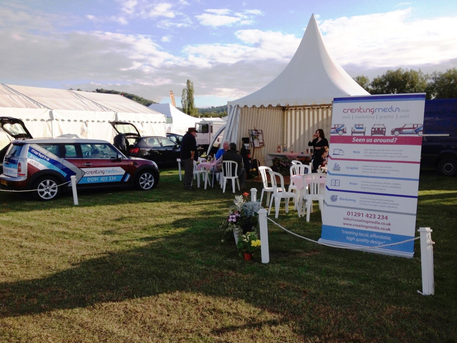 usk show creating media stand